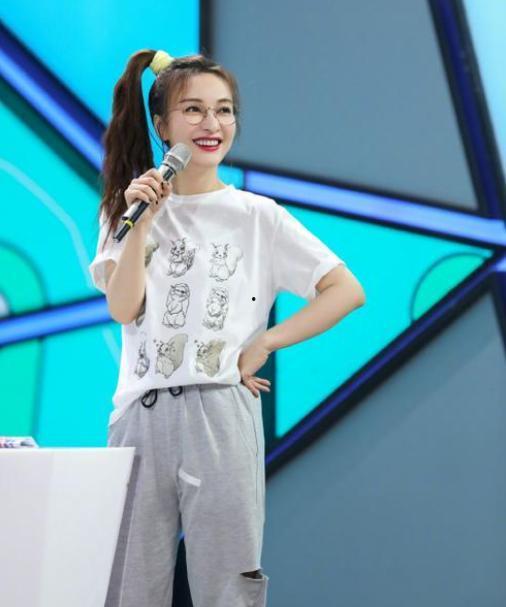 吴昕一字马爆料视频,健身成果引网友热议  第2张